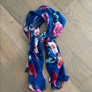 BR Scarf- like new